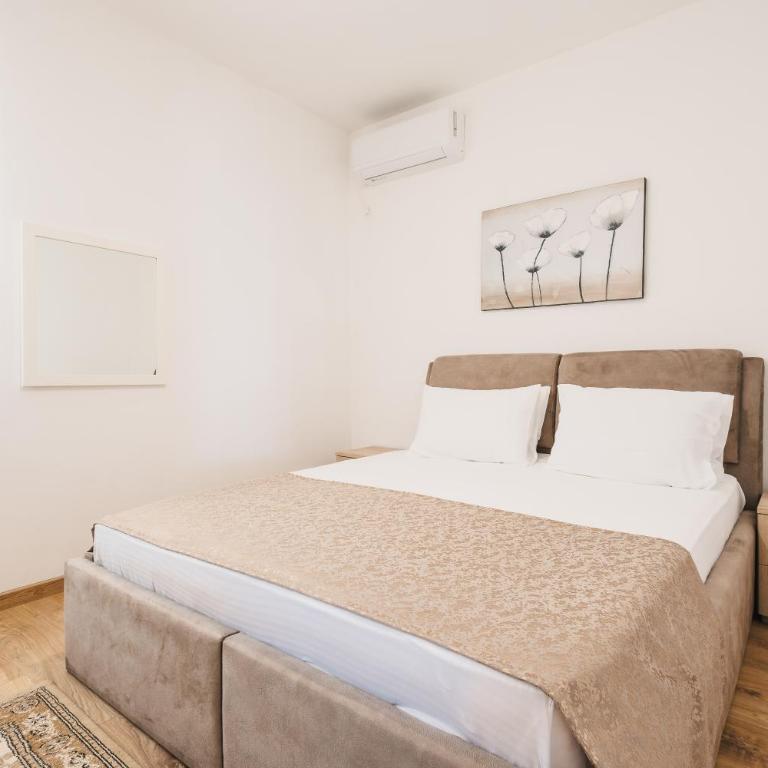 Orange Villa - 7 Bedrooms - 5 Star Location - Views - Pool - Villa - 56