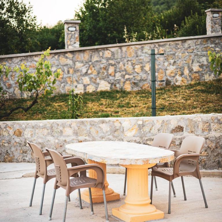 La Vita Bella with pool - Three-Bedroom Vacation Home - 23