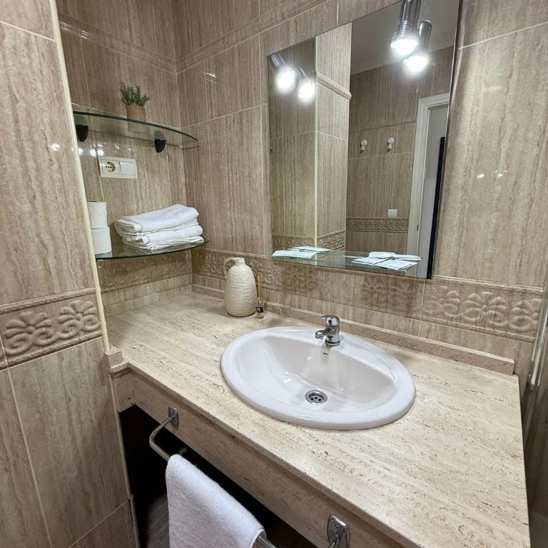 Le Corbusier Pool AC Parking Benalmádena Andra - One-Bedroom Apartment - 25