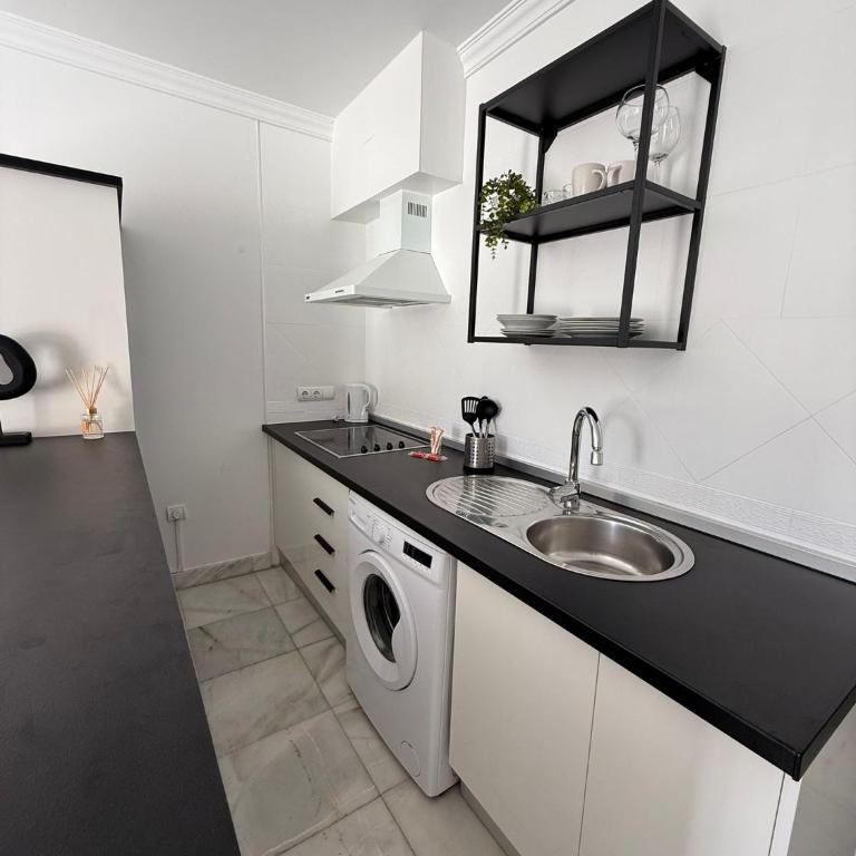 Le Corbusier Pool AC Parking Benalmádena Andra - One-Bedroom Apartment - 28