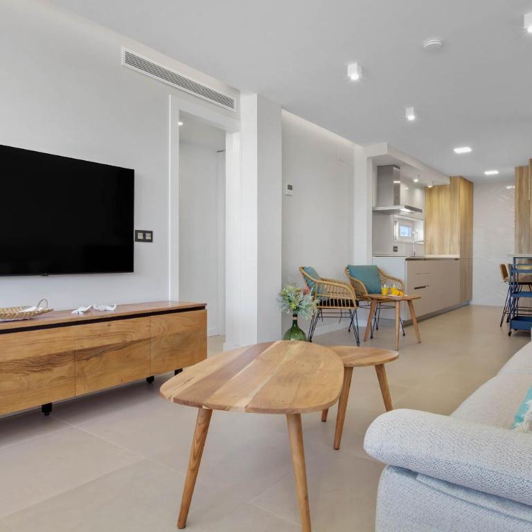 Moderno, con vistas y garaje a 100 metros de la playa - Apartamento de 2 dormitorios - 10