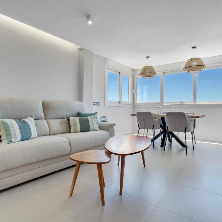Moderno, con vistas y garaje a 100 metros de la playa - Apartamento de 2 dormitorios - 1