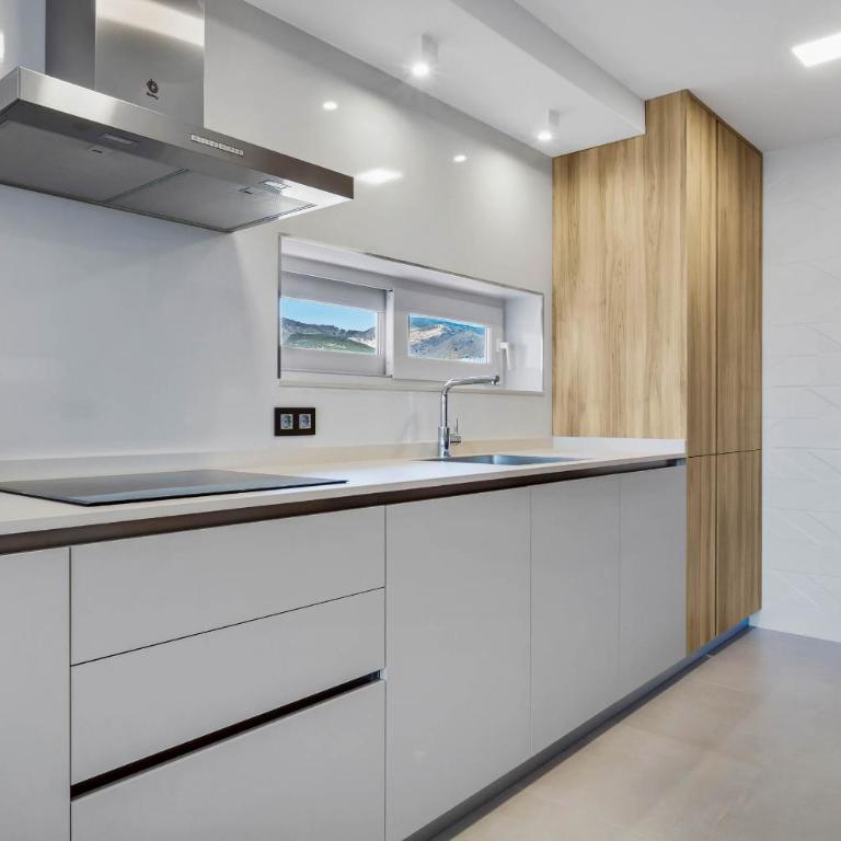 Moderno, con vistas y garaje a 100 metros de la playa - Apartamento de 2 dormitorios - 13