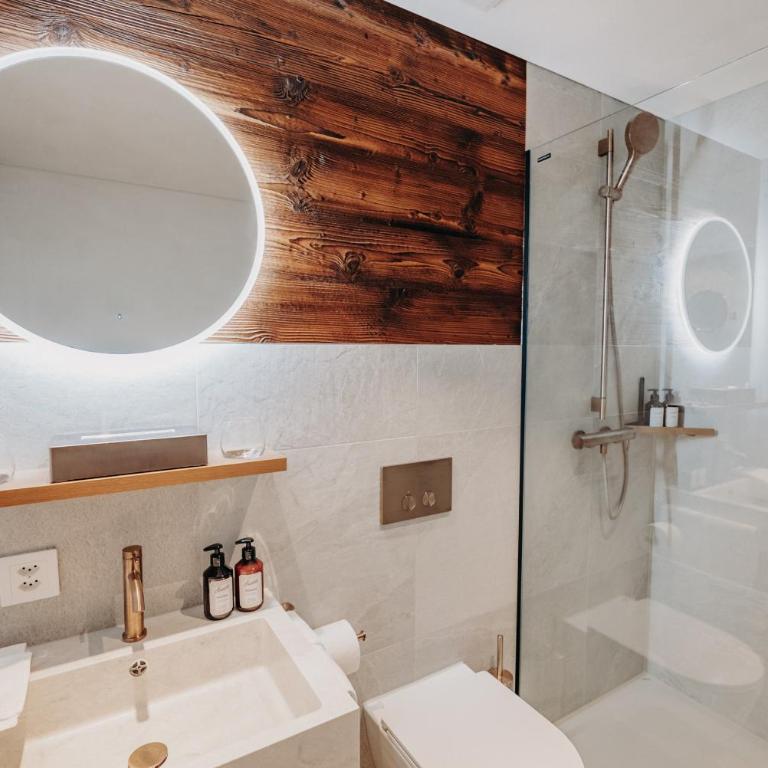 Parkhotel Schoenegg - Chalet – Zweibettzimmer mit Balkon und Bergblick - 8