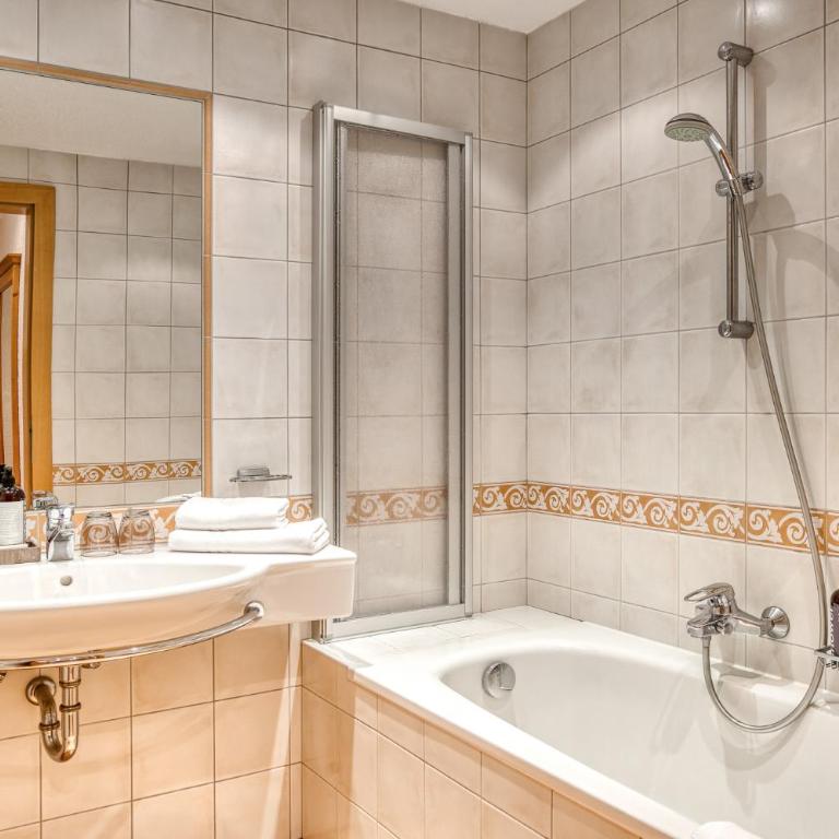 Hotel habicher hof - Your 4-Star Superior Wellness Hideaway - One-Bedroom Suite - 7