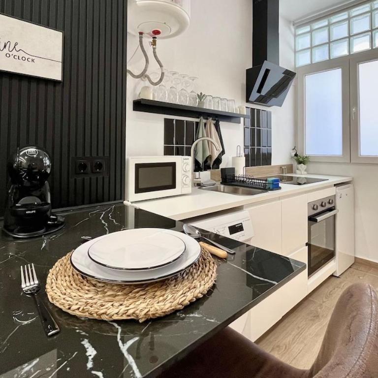 Apartamento con terraza junto a Plaza de Toros - One-Bedroom Apartment with Terrace - 8