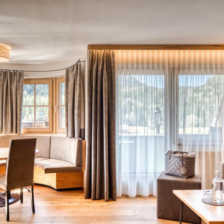 Hotel habicher hof - Your 4-Star Superior Wellness Hideaway - Deluxe Suite - 1