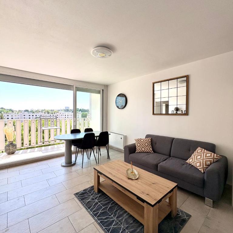 Comfortable and bright renovated 4-room apartment 5' downtown - Apartment mit 3 Schlafzimmern - 1