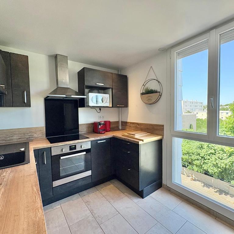 Comfortable and bright renovated 4-room apartment 5' downtown - Apartment mit 3 Schlafzimmern - 5