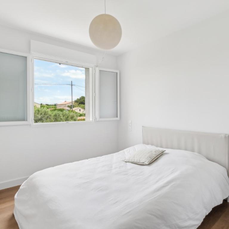 Maison contemporaine avec bassin à 300m de la mer - Villa - Côté Plage - 14