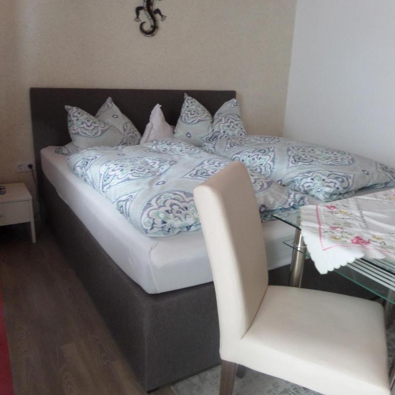 Pension Lehnhäusl - Doppelzimmer mit Bergblick - 2