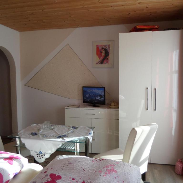 Pension Lehnhäusl - Doppelzimmer mit Bergblick - 3