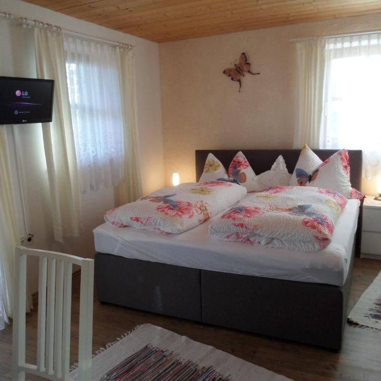 Pension Lehnhäusl - Doppelzimmer mit Bergblick - 1