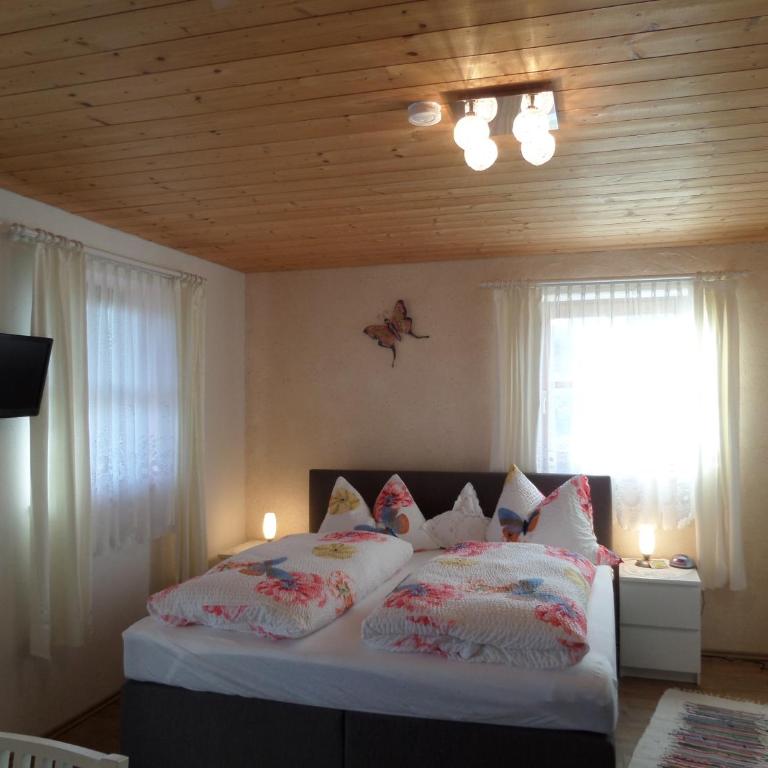Pension Lehnhäusl - Doppelzimmer mit Bergblick - 3