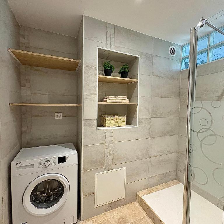 Comfortable and bright renovated 4-room apartment 5' downtown - Apartment mit 3 Schlafzimmern - 17