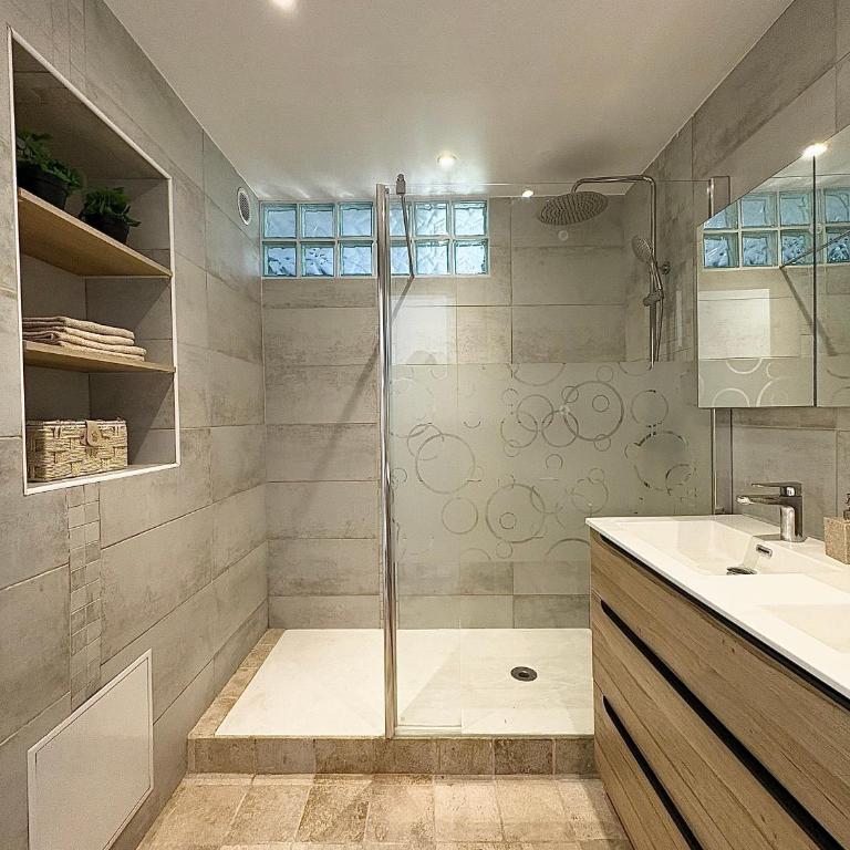 Comfortable and bright renovated 4-room apartment 5' downtown - Apartment mit 3 Schlafzimmern - 16
