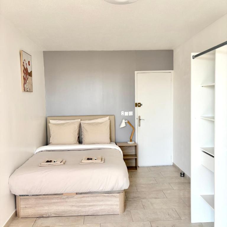 Comfortable and bright renovated 4-room apartment 5' downtown - Apartment mit 3 Schlafzimmern - 3