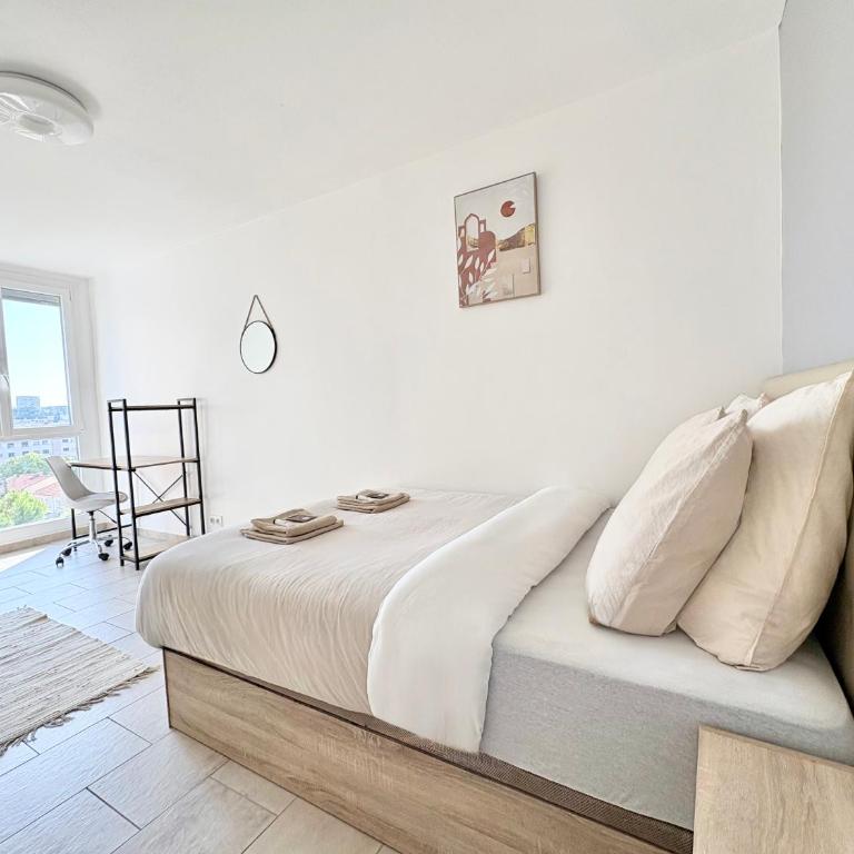 Comfortable and bright renovated 4-room apartment 5' downtown - Apartment mit 3 Schlafzimmern - 12