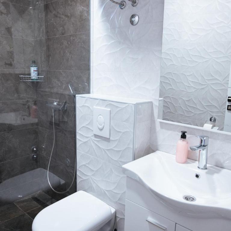 Villa Palma - With Free Parking - Basic Triple Room - 6