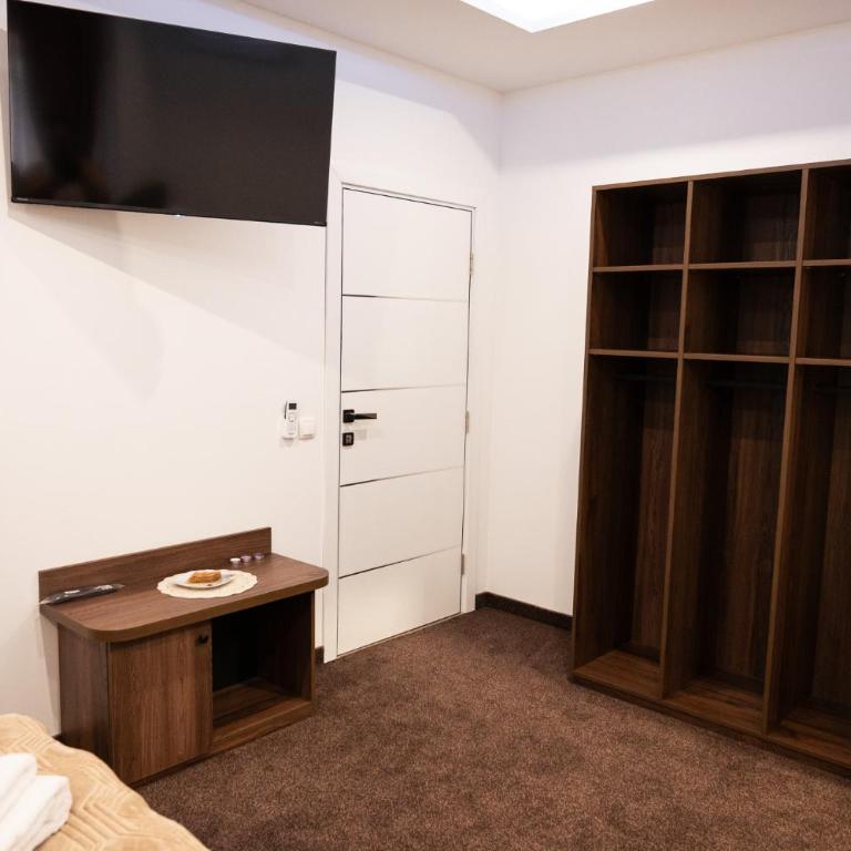 Villa Palma - With Free Parking - Deluxe Double Room with Extra Bed - 2