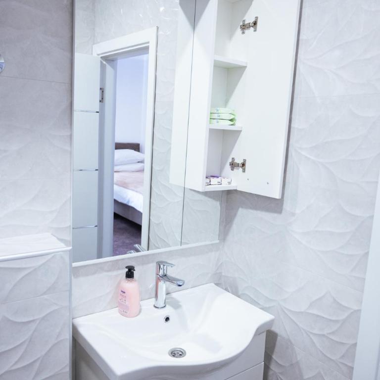 Villa Palma - With Free Parking - Basic Triple Room - 9