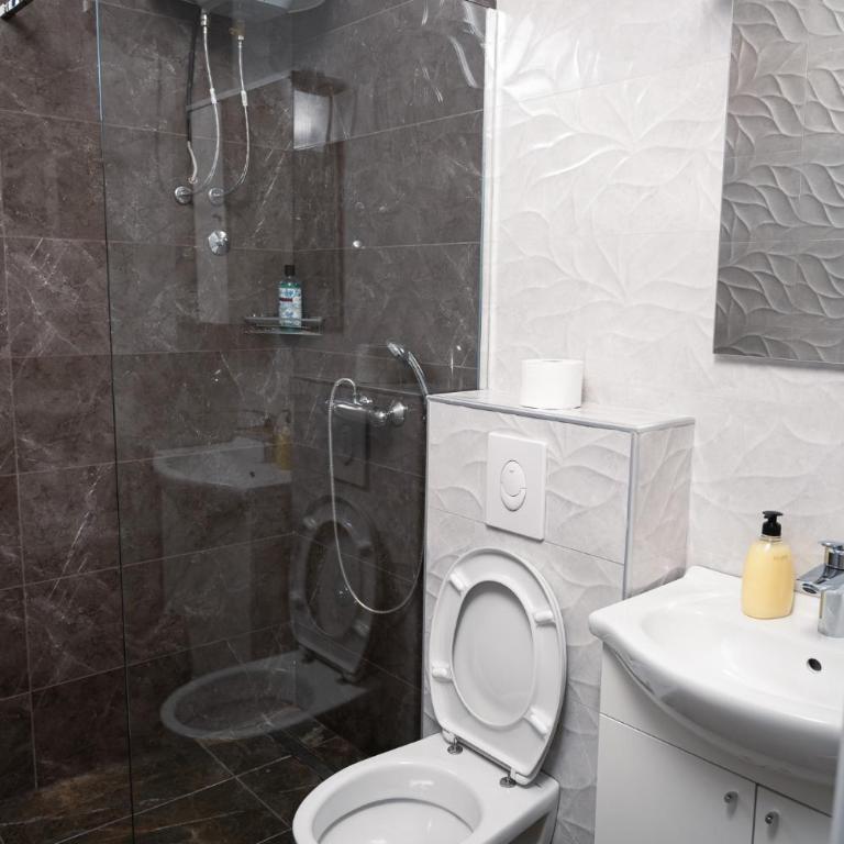 Villa Palma - With Free Parking - Basic Triple Room - 2