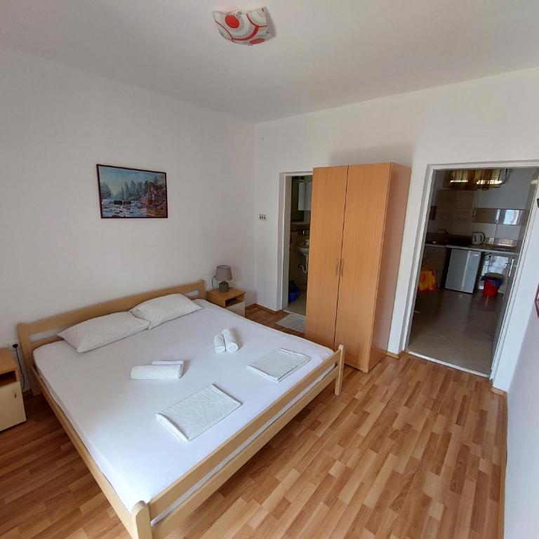Apartments South - Studio - 1