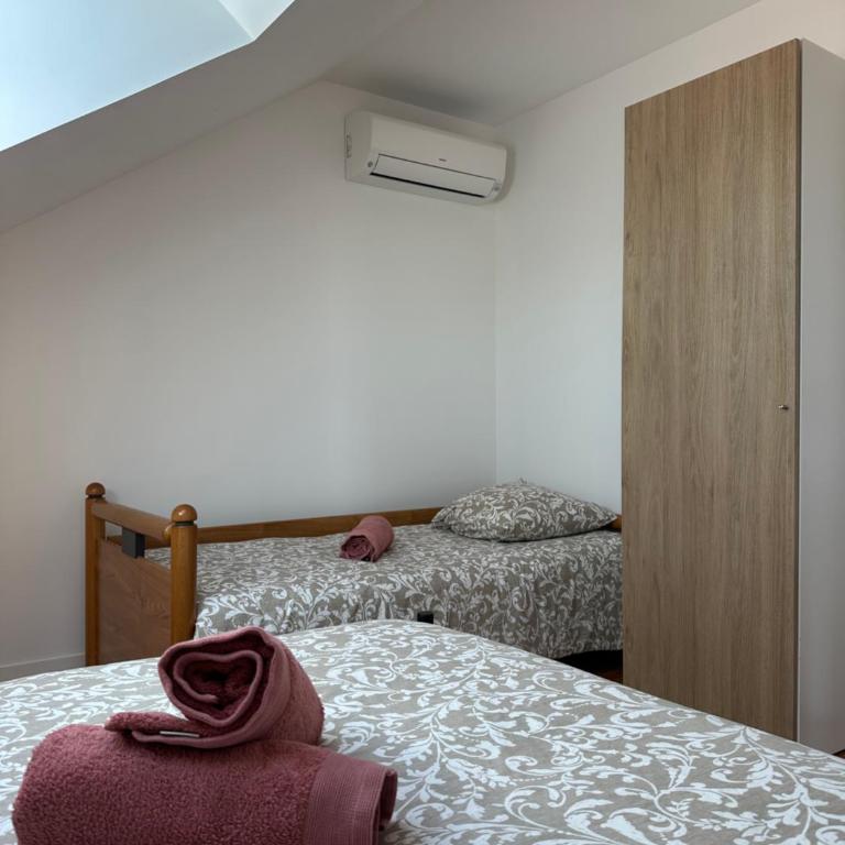 Maison familiale, 13 lits, 3 SDB, parking gratuit, jardin, terrasse - Maison 6 Chambres - 18