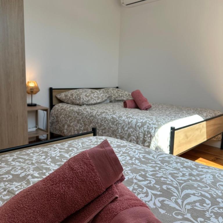 Maison familiale, 13 lits, 3 SDB, parking gratuit, jardin, terrasse - Maison 6 Chambres - 20