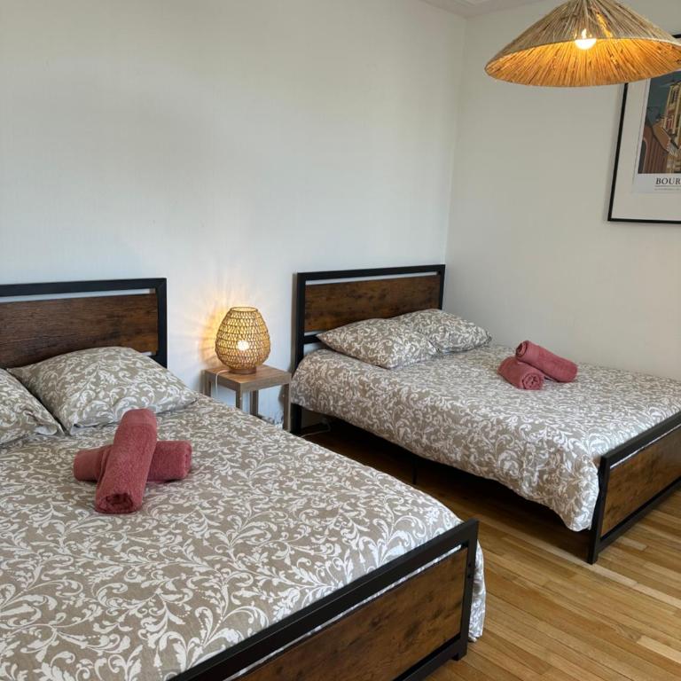 Maison familiale, 13 lits, 3 SDB, parking gratuit, jardin, terrasse - Maison 6 Chambres - 11