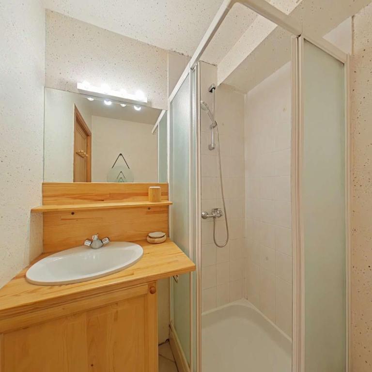 Appartement cosy 2 pièces, 6 couchages, animaux acceptés, casier à skis, centre proche - FR-1-241-193 - Apartamento (6 adultos) - 10