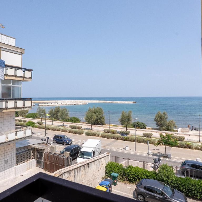 Dimora Waterfront - Appartamento con 2 Camere da Letto - 2