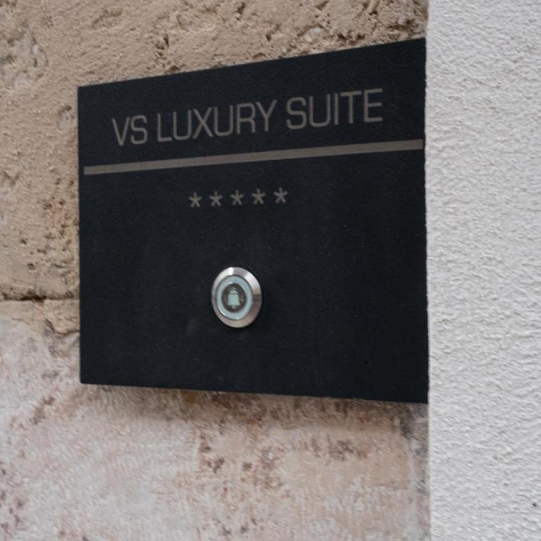 VS LUXURY SUITE with SPA - One-Bedroom House - 5