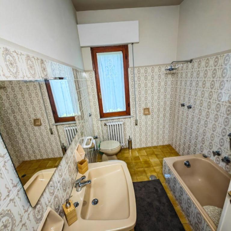 Villa Dina - Oasi di Pace tra le Colline - 15 min da Lucca - Casa con 3 Camere da Letto - 4