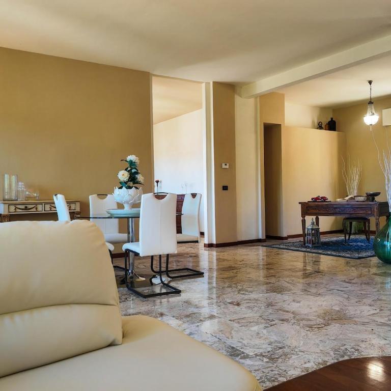 Villa Dina - Oasi di Pace tra le Colline - 15 min da Lucca - Casa con 3 Camere da Letto - 9