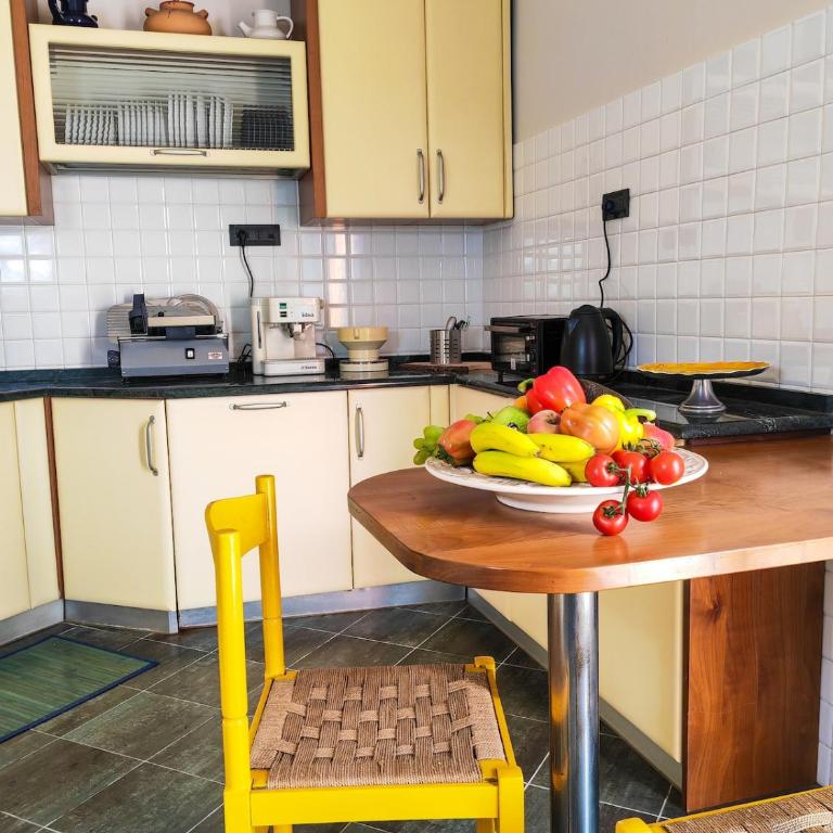 Villa Dina - Oasi di Pace tra le Colline - 15 min da Lucca - Casa con 3 Camere da Letto - 10
