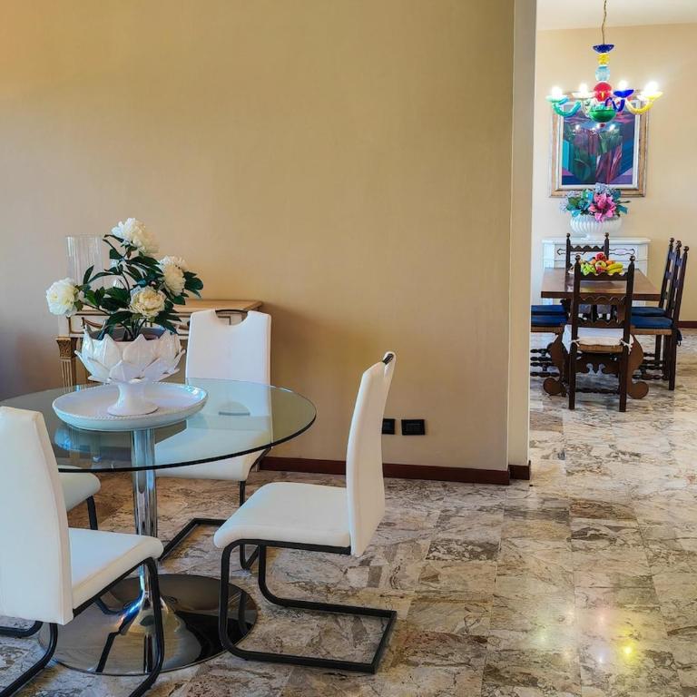 Villa Dina - Oasi di Pace tra le Colline - 15 min da Lucca - Casa con 3 Camere da Letto - 28