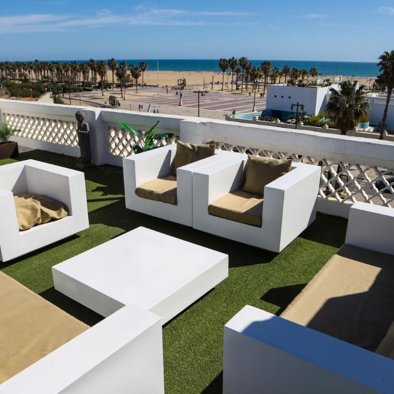 Valencia Luxury - Malvarrosa Beach - Three-Bedroom Apartment with Balcony - 13