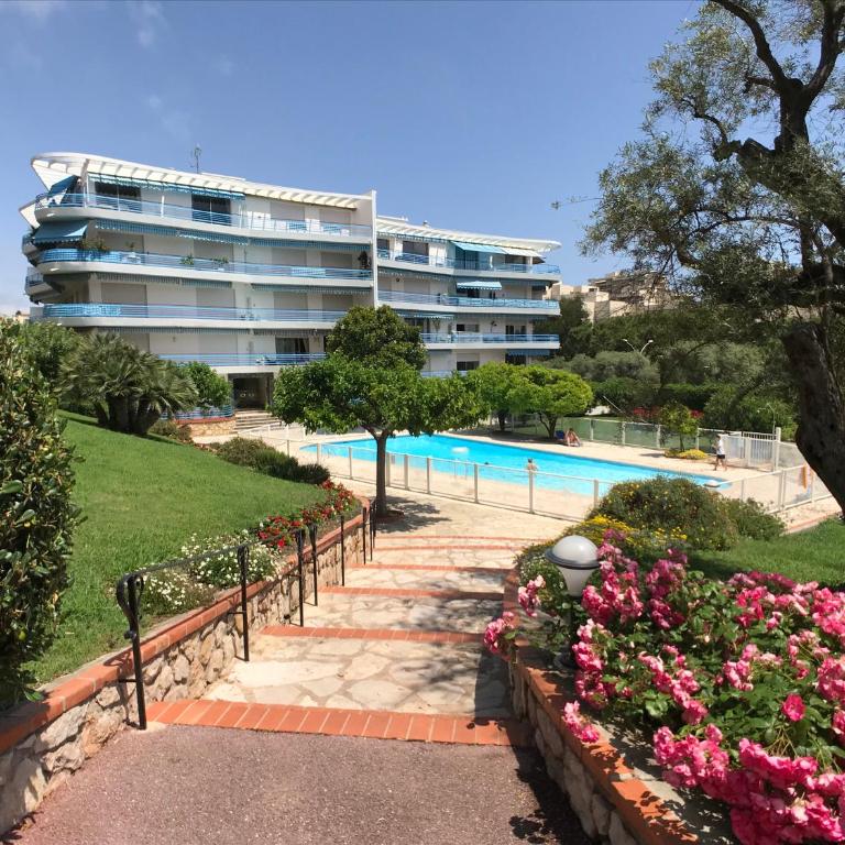 Spacious 3 bedroom apartment Great pool 5min to JLP beach Ideal for 2 families - Appartamento con 3 Camere da Letto - 1