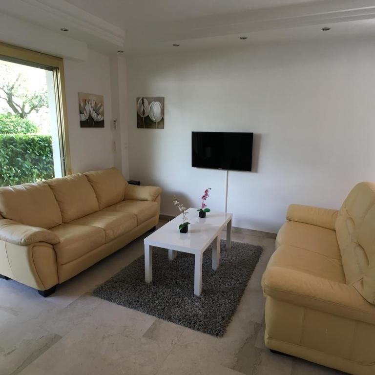 Spacious 3 bedroom apartment Great pool 5min to JLP beach Ideal for 2 families - Appartamento con 3 Camere da Letto - 4