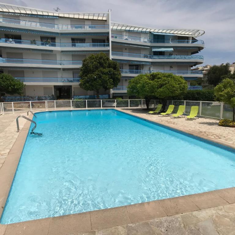 Spacious 3 bedroom apartment Great pool 5min to JLP beach Ideal for 2 families - Appartamento con 3 Camere da Letto - 14
