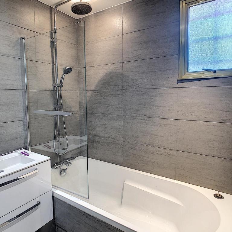 Spacious 3 bedroom apartment Great pool 5min to JLP beach Ideal for 2 families - Appartamento con 3 Camere da Letto - 9