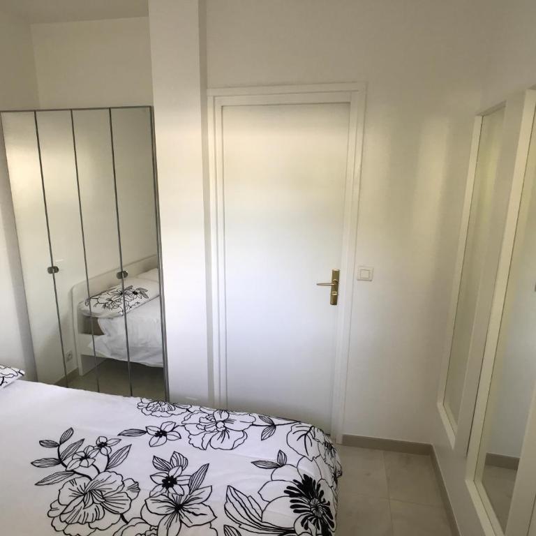 Spacious 3 bedroom apartment Great pool 5min to JLP beach Ideal for 2 families - Appartamento con 3 Camere da Letto - 7
