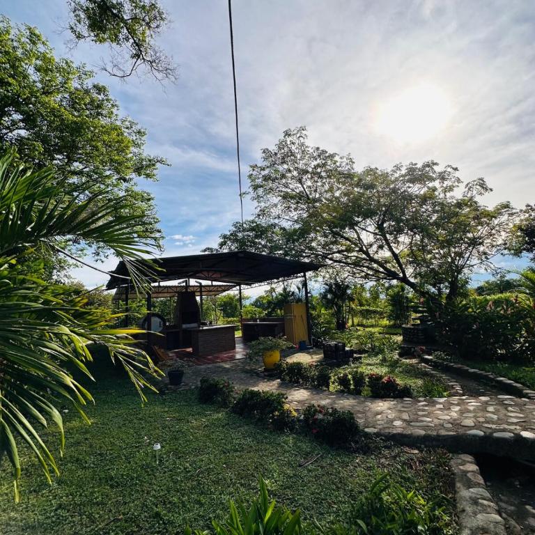 Finca Privada con Piscina Natural y ambiente ecologico cerca de Neiva - Casa de 3 dormitorios - 17