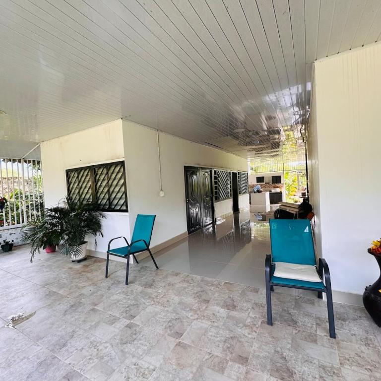 Finca Privada con Piscina Natural y ambiente ecologico cerca de Neiva - Casa de 3 dormitorios - 1