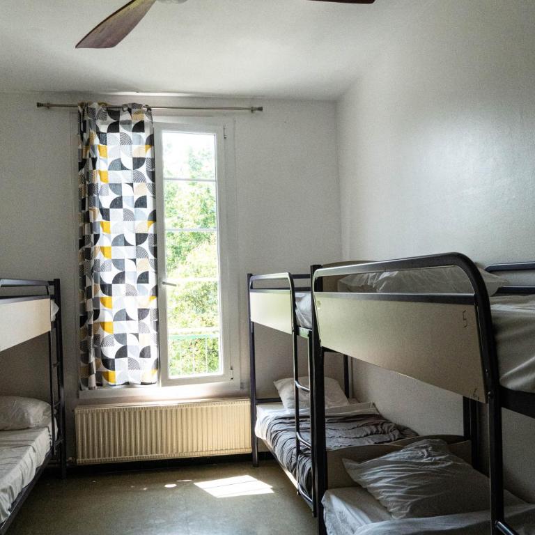 Auberge de Jeunesse HI Arles - Room for 8 People – Shared Bathroom - 4