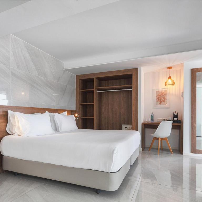 Eurostars Puerto de Ibiza - Suite Junior con bañera de hidromasaje al aire libre - 5