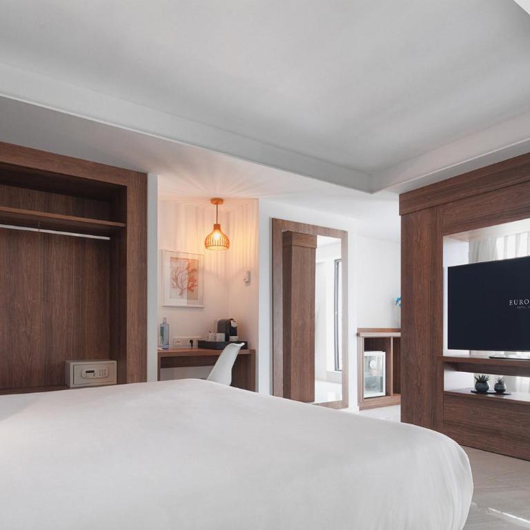 Eurostars Puerto de Ibiza - Suite Junior con bañera de hidromasaje al aire libre - 2