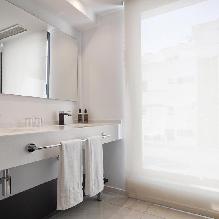 Eurostars Puerto de Ibiza - Suite Junior con bañera de hidromasaje al aire libre - 4