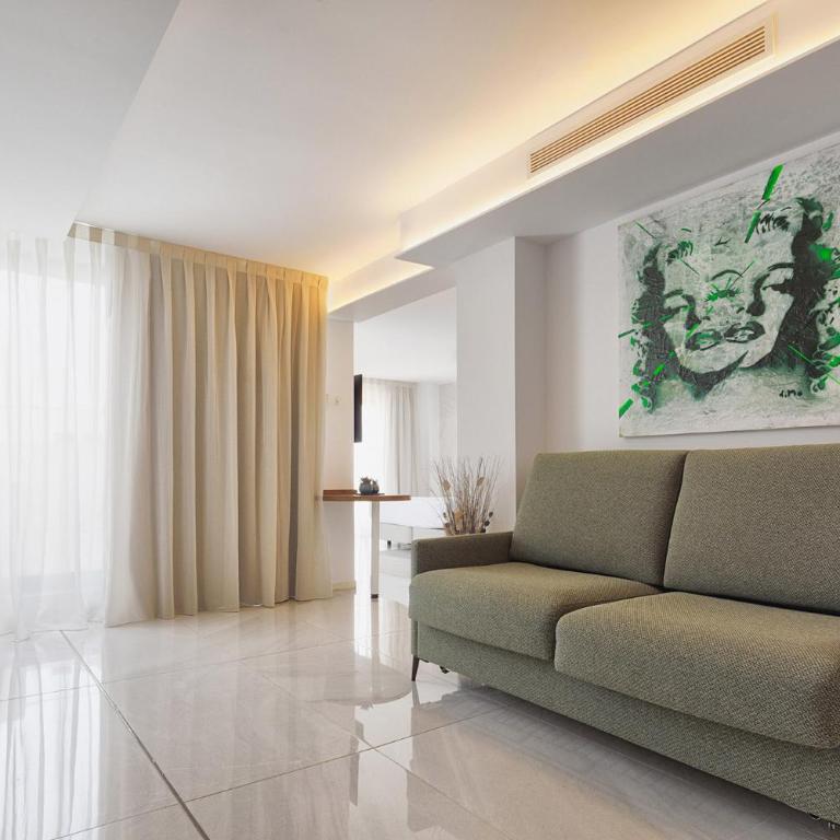 Eurostars Puerto de Ibiza - Suite Presidencial con bañera de hidromasaje al aire libre - 2